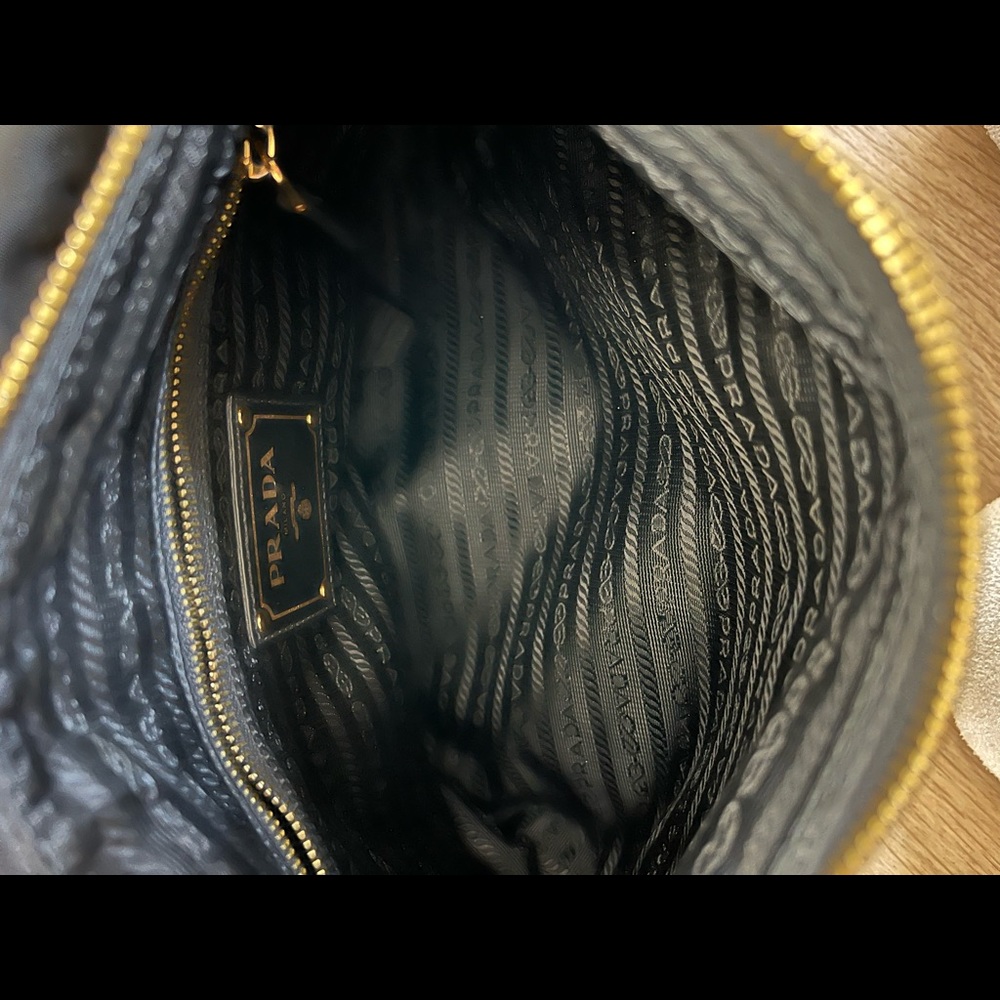 Prada Tessuto Messenger bag with Saffiano leather trim - Picture 7 of 10